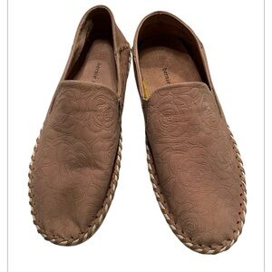 Bernie Mev tan textured Swede-like soft tooled flat size 37